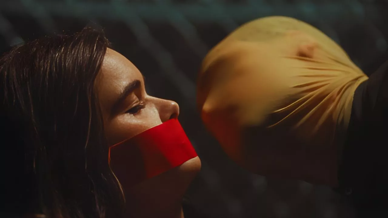 The Horror Movie Where Co-Stars Were Literally Forbidden From Talking to Each Other